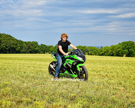 Liam Harvey Senior Photos 13
